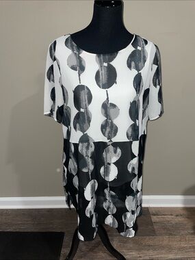 Alfani Black & White Abstract Dot Tunic Top